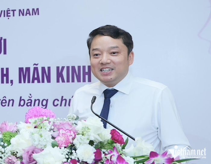 Tiến sĩ Tống Trần Hà, Phó Cục trưởng Cục Bà mẹ và Trẻ em chia sẻ tại buổi lễ. Ảnh: Than Thủy