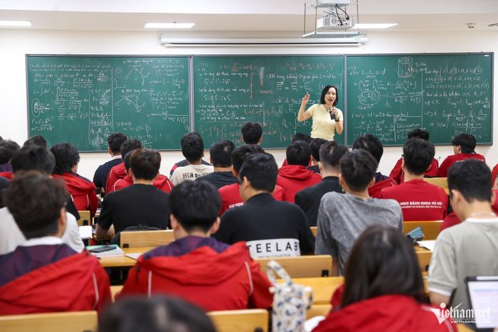 Ông Trần Việt Hùng đề nghị đặt Đại học Bách khoa Hà Nội vào nhóm ưu tiên đầu tư của đất nước. Ảnh: Phạm Hải