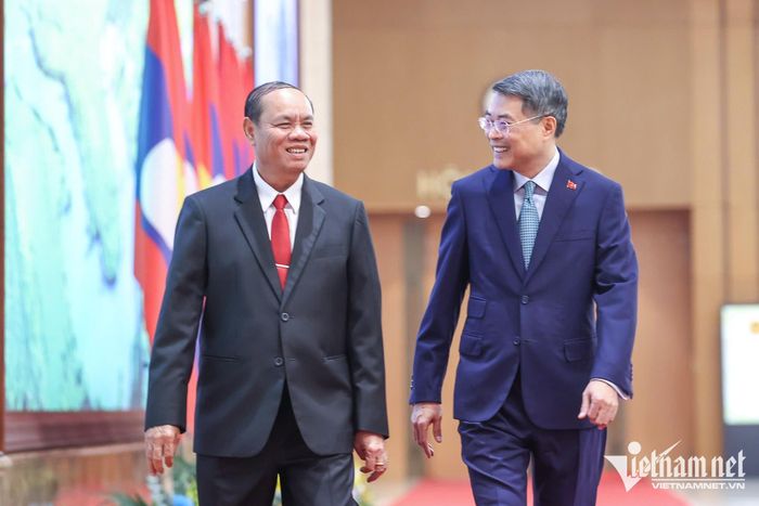 Thủ tướng Lê Minh Hưng và Thường trực Ban Bí thư Lào Vilay Lakhamphong