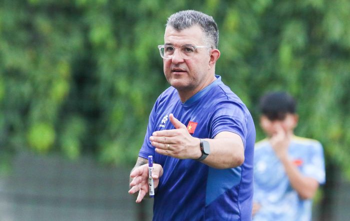 HLV Cristiano Roland rất tự tin. Ảnh: VFF