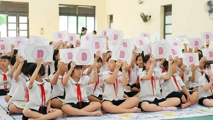 Sân chơi Rung chuông vàng giúp học sinh củng cố kiến thức về bảo vệ môi trường.Sân chơi Rung chuông vàng giúp học sinh củng cố kiến thức về bảo vệ môi trường.