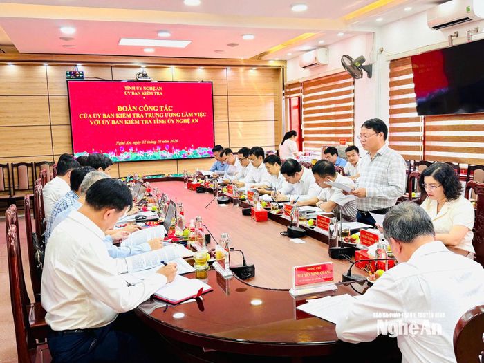 Đoàn công tác của Uỷ ban Kiểm tra Trung ương làm việc với Uỷ ban Kiểm tra Tỉnh uỷ Nghệ An. Ảnh: CSCC