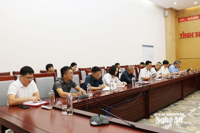 Đại diện lãnh đạo các sở, ngành, đơn vị liên quan tham dự cuộc họp. Ảnh: Nguyễn Nam