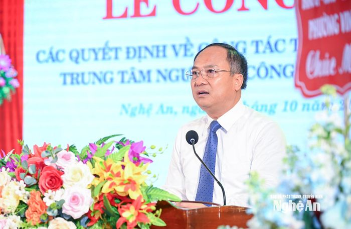 Giám đốc Sở Nội vụ Nguyễn Viết Hưng phát biểu giao nhiệm vụ. Ảnh: Thành Cường