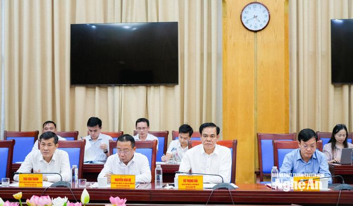 Lãnh đạo tỉnh Nghệ An tham dự cuộc làm việc. Ảnh: TL