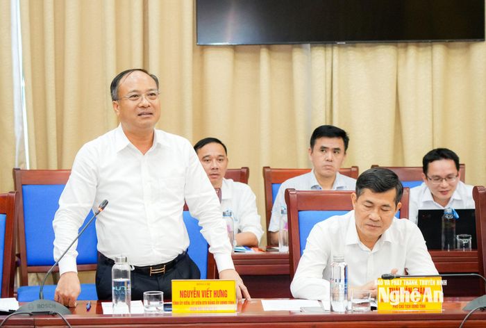 Giám đốc Sở Nội vụ Nguyễn Viết Hưng phát biểu tại cuộc làm việc. Ảnh: TL