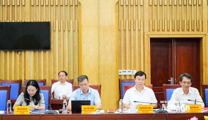 Đoàn giám sát Ban Chính sách, chiến lược Trung ương tham dự cuộc làm việc. Ảnh: TL