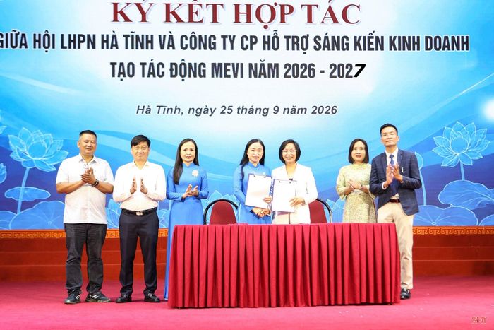Trước đó, Hội LHPN tỉnh tổ chức Ngày hội phụ nữ khởi nghiệp và Trạm xanh Hà Tĩnh, thu hút đông đảo cán bộ, hội viên tham gia.