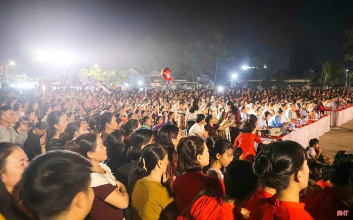 Hội thi thu hút đông đảo hội viên phụ nữ và Nhân dân xã Mai Phụ cùng các vùng lân cận đến tham gia cổ vũ.