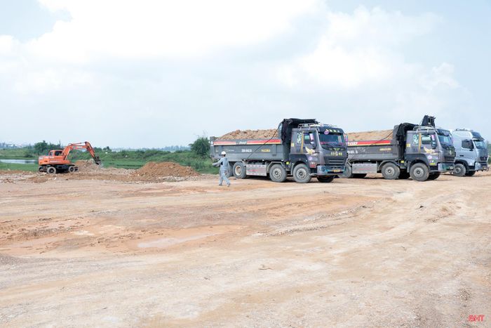 San lấp mặt bằng tại Dự án Khu du lịch sinh thái biển Xuân Hội.