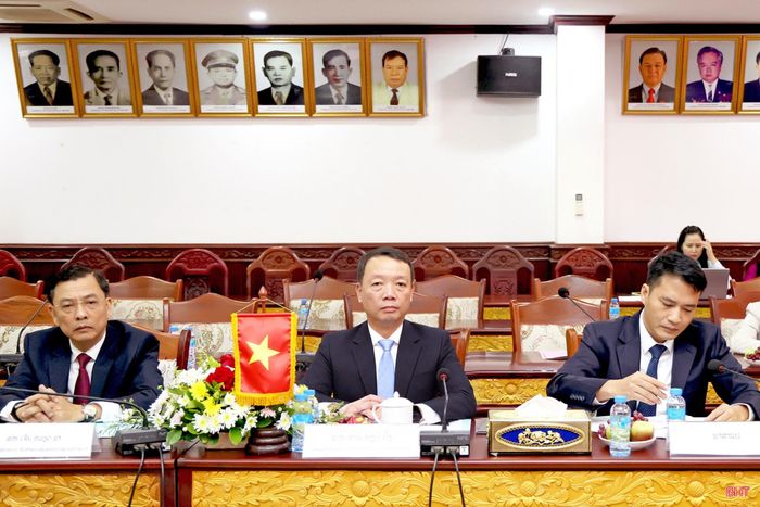 Đồng chí Phan Thiên Định - Phó Bí thư Tỉnh ủy, Chủ tịch UBND tỉnh Hà Tĩnh phát biểu tại hội nghị.