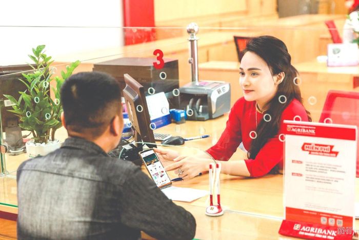 Agribank Chi nhánh Hà Tĩnh tăng cường cảnh báo, hướng dẫn khách hàng nhận diện các thủ đoạn giả mạo để chiếm đoạt tài sản.