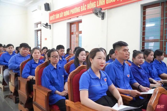 Hội nghị đối thoại giữa Chủ tịch UBND phường Bắc Hồng Lĩnh với thanh niên năm 2026 đã ghi nhận, giải đáp 12 ý kiến, kiến nghị của đoàn viên, thanh niên.