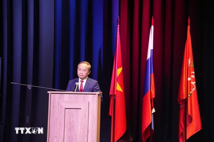 Ông Phạm Tất Thắng - Ủy viên Trung ương Đảng, Phó Bí thư Đảng ủy Dân vận, Mặt trận Tổ quốc và các đoàn thể Trung ương, Trưởng đoàn Việt Nam phát biểu tại Diễn đàn. (Ảnh: Trần Hải/TTXVN)