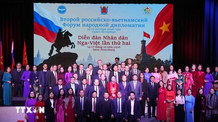 Các đại biểu tham dự Lễ khai mạc chụp ảnh lưu niệm. (Ảnh: Trần Hải/TTXVN)