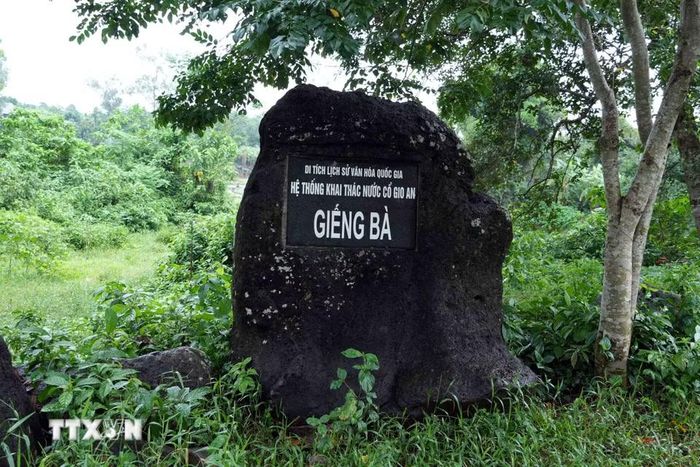 Giếng Bà thuộc hệ thống giếng cổ Gio An tại xã Cồn Tiên (Quảng Trị), là một trong những công trình dẫn nước cổ còn được lưu giữ đến ngày nay. (Ảnh: Tá Chuyên/TTXVN)