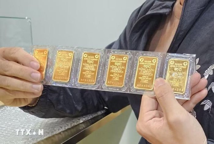 Giá vàng miếng SJC duy trì ở ngưỡng 143,3 triệu đồng/lượng ở chiều bán ra.(Ảnh: TTXVN)