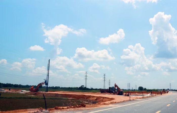 Hạ tầng giao thông được đầu tư nhằm mở rộng không gian phát triển. (Ảnh: Tường Vi/TTXVN)