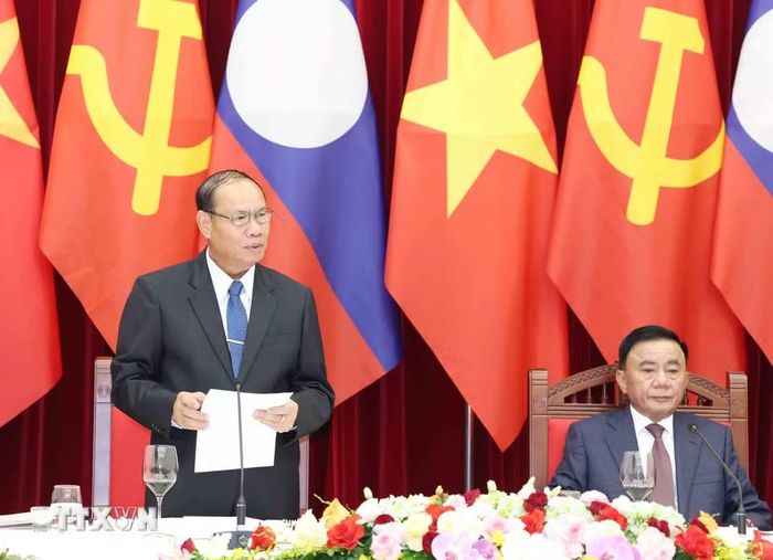 Đồng chí Vilay Lakhamphong, Ủy viên Bộ Chính trị, Thường trực Ban Bí thư Trung ương Đảng Nhân dân Cách mạng Lào phát biểu tại Tiệc chiêu đãi. (Ảnh: Phương Hoa/TTXVN)