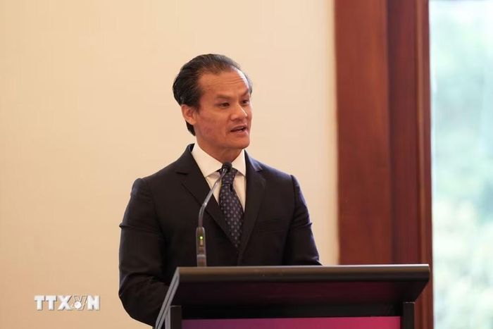 Ông Anoulack Chanthivong, Bộ trưởng Bộ Công nghiệp và Thương mại bang New South Wales (NSW) phát biểu tại sự kiện. (Ảnh: Lê Đạt/TTXVN)