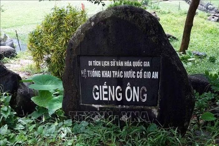 Giếng Ông tại xã Cồn Tiên (Quảng Trị) là một trong những công trình dẫn thủy cổ mang dấu ấn văn hóa Chăm còn được lưu giữ.