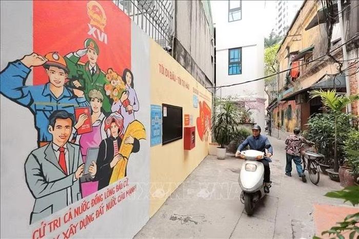 Công trình dân vận khéo “Tranh tường bích họa” chào mừng bầu cử đại biểu Quốc hội và đại biểu HĐND các cấp nhiệm kỳ 2026 - 2031, đồng thời hướng tới kỷ niệm 95 năm Ngày thành lập Đoàn TNCS Hồ Chí Minh (26/3/1931 – 26/3/2026). Ảnh: Lê Đông/TTXVN