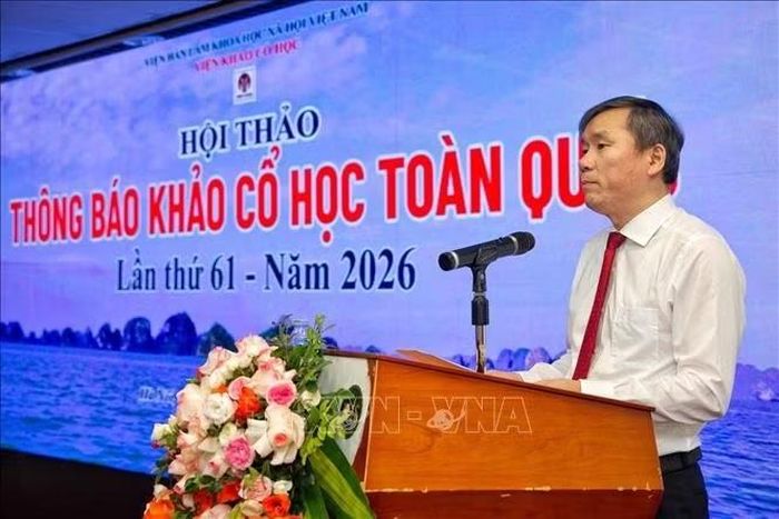 GS.TS. Lê Văn Lợi, Ủy viên Ban Chấp hành Trung ương Đảng, Bí thư Đảng ủy, Chủ tịch Viện Hàn lâm Khoa học xã hội Việt Nam phát biểu khai mạc Hội thảo. Ảnh: Phạm Tuấn Anh/TTXVN