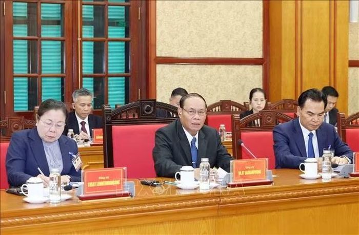 Đồng chí Vilay Lakhamphong, Ủy viên Bộ Chính trị, Thường trực Ban Bí thư Trung ương Đảng Nhân dân Cách mạng Lào phát biểu tại hội đàm. Ảnh: Phương Hoa/TTXVN