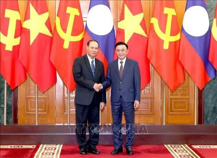 Đồng chí Trần Cẩm Tú, Ủy viên Bộ Chính trị, Thường trực Ban Bí thư chủ trì Lễ đón đồng chí Vilay Lakhamphong, Ủy viên Bộ Chính trị, Thường trực Ban Bí thư Lào. Ảnh: Phương Hoa/TTXVN