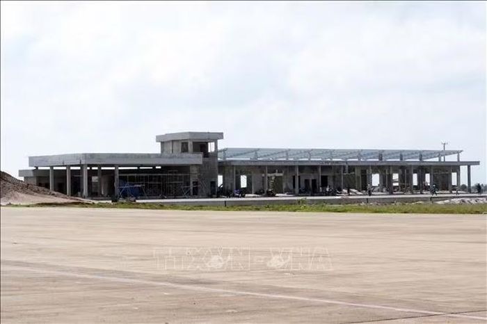Các đơn vị thi công khẩn trương hoàn thiện hạng mục công trình tại Cảng hàng không Quảng Trị, góp phần bảo đảm tiến độ chung của dự án, hướng tới mục tiêu khai thác thương mại trong tháng 3/2027.