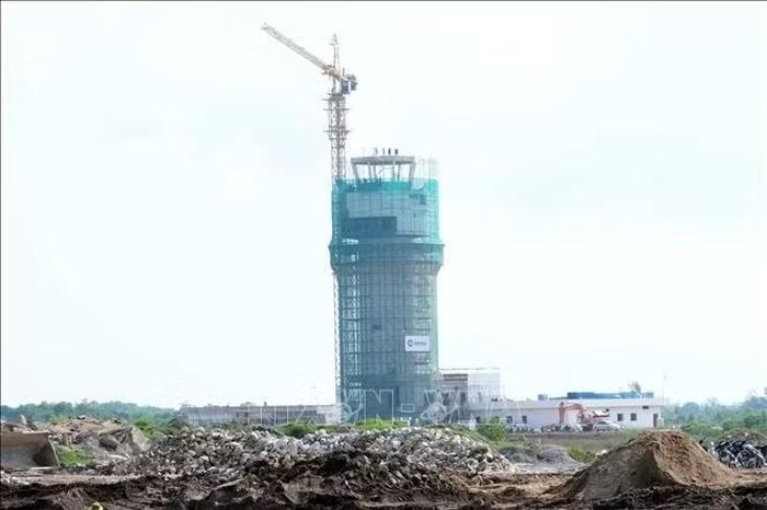 Đài kiểm soát không lưu tại Dự án Cảng hàng không Quảng Trị đang dần hoàn thiện.