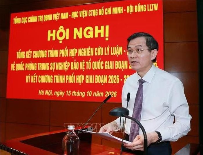 PGS, TS Đoàn Minh Huấn, Ủy viên Bộ Chính trị, Giám đốc Học viện Chính trị Quốc gia Hồ Chí Minh phát biểu tại hội nghị. Ảnh: Trọng Đức/TTXVN