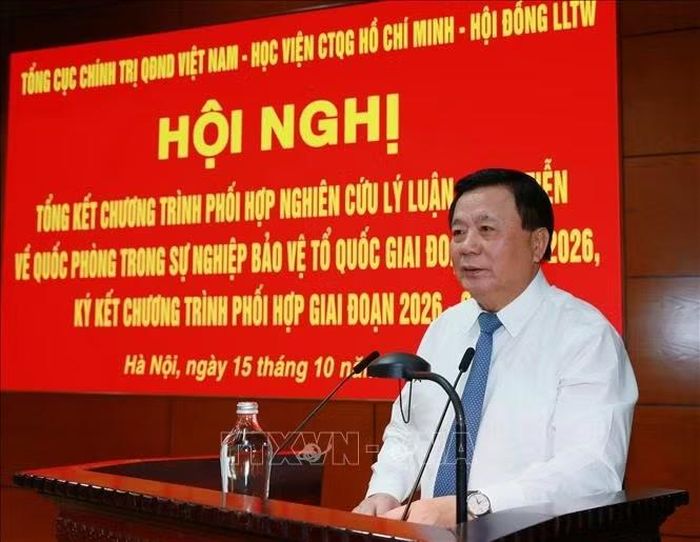 GS.TS Nguyễn Xuân Thắng, nguyên Ủy viên Bộ Chính trị, Chủ tịch Hội đồng Lý luận Trung ương nhiệm kỳ 2026–2031 phát biểu tại hội nghị. Ảnh: Trọng Đức/TTXVN