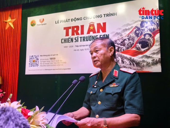 Thiếu tướng Hoàng Kiền, Phó Chủ tịch Hội Truyền thống Trường Sơn - Đường Hồ Chí Minh Việt Nam phát biểu tại chương trình.