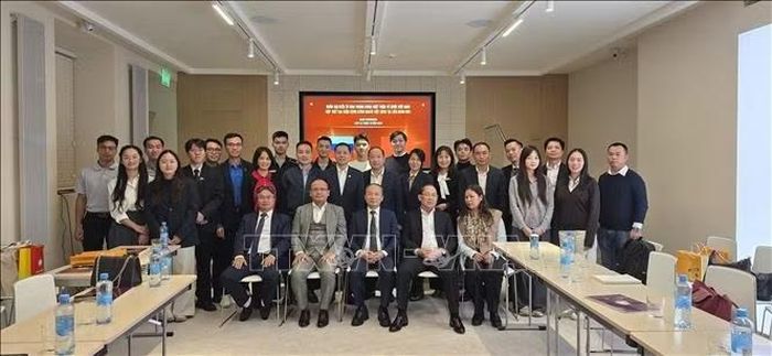 Các đại biểu chụp ảnh chung.