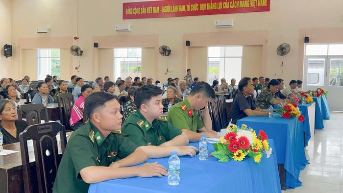 Hải quan tăng cường tuyên truyền phòng, chống ma túy tại hai cửa khẩu biên giới Việt Nam - Campuchia. Ảnh: CHQ