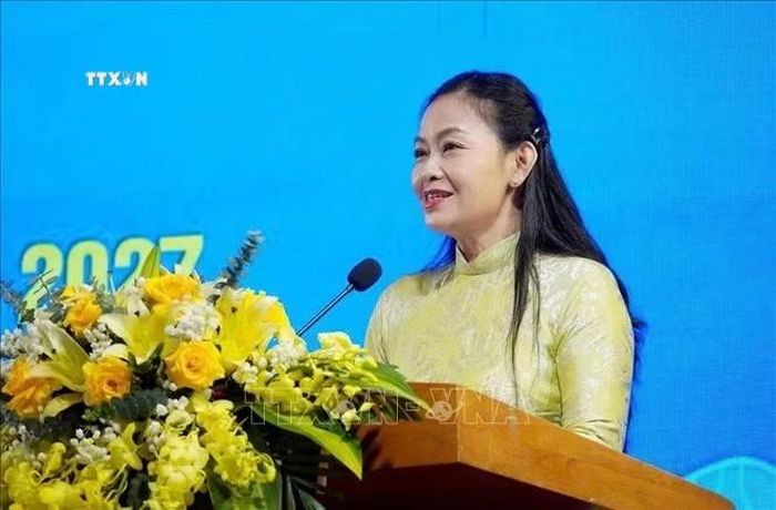 Bà Nguyễn Thị Hồng Hà, Phó Chủ tịch Hội Liên hiệp Phụ nữ tỉnh Quảng Trị, phát biểu khai mạc chương trình.
