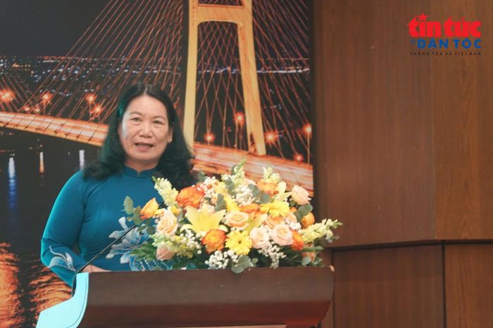 Bà Nguyễn Thị Bé Mười, Phó Chủ tịch UBND tỉnh Vĩnh Long, chia sẻ tại Hội nghị .
