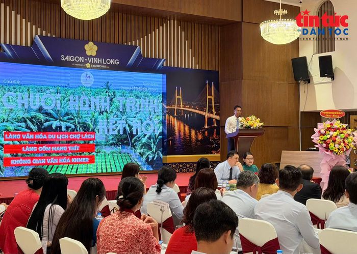 Đại diện doanh nghiệp tỉnh Vĩnh Long đóng góp giải pháp phát triển du lịch tỉnh nhà.