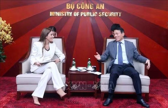 Đại tướng Lương Tam Quang, Bộ trưởng Bộ Công an Lương Tam Quang tiếp bà Rita Mokbel, Tổng Giám đốc kiêm Giám đốc điều hành Ericsson Việt Nam. Ảnh: Phạm Kiên/TTXVN