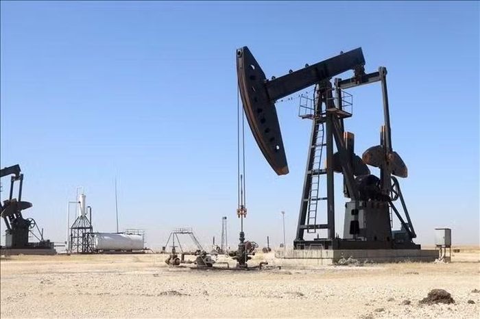 Giàn bơm dầu tại mỏ dầu Rmelan ở tỉnh Hasakah, Syria. Ảnh: THX/TTXVN phát