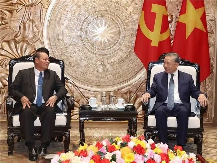 Tổng Bí thư, Chủ tịch nước Tô Lâm tiếp đồng chí Vilay Lakhamphong, Ủy viên Bộ Chính trị, Thường trực Ban Bí thư Trung ương Đảng Nhân dân Cách mạng Lào. Ảnh: Thống Nhất/TTXVN