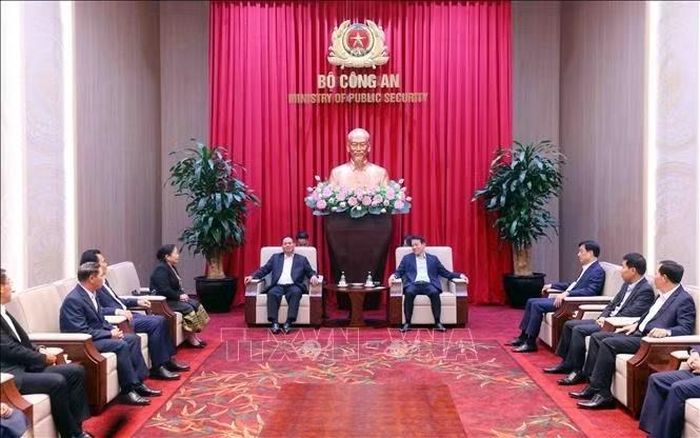 Đại tướng Lương Tam Quang, Bộ trưởng Bộ Công an Việt Nam hội kiến đồng chí Vilay Lakhamphong, Thường trực Ban Bí thư Trung ương Đảng Nhân dân Cách mạng Lào. Ảnh: Phạm Kiên/TTXVN