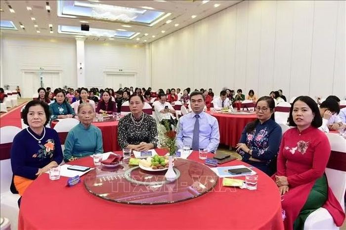 Các đại biểu dự buổi gặp mặt.