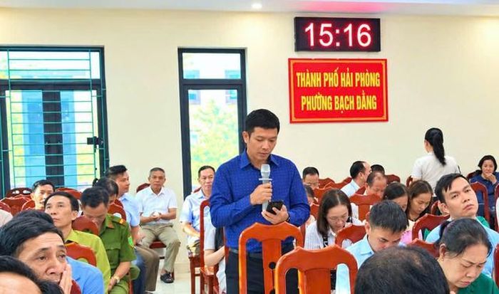 Đại biểu tham dự hội nghị trao đổi các vấn đề thực tiễn liên quan đến công tác hòa giải ở cơ sở tại địa bàn phường.
