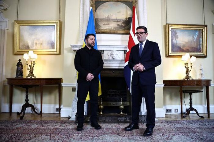 Tổng thống Ukraine Volodymyr Zelensky và Thủ tướng Anh Andy Burnham tại Phố Downing, ngày 14/10/2026. Ảnh: The Guardian