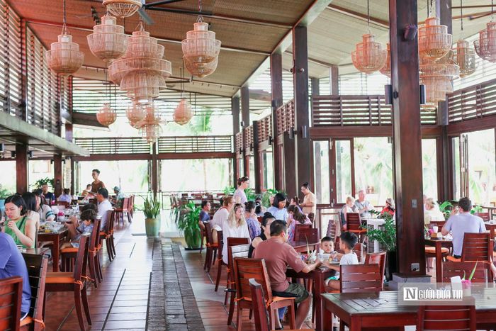 Du khách trải nghiệm sản phẩm du lịch ở Mũi Né.