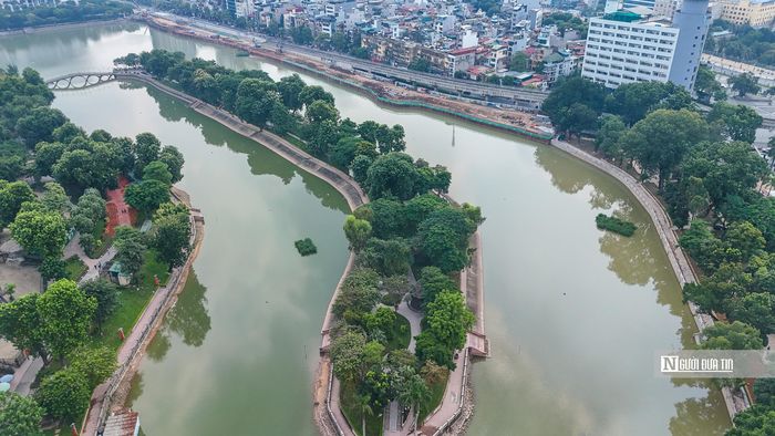 Công viên này sở hữu hơn 8,7ha mặt nước hồ và hệ thống cây xanh cổ thụ di sản có giá trị sinh thái cao.