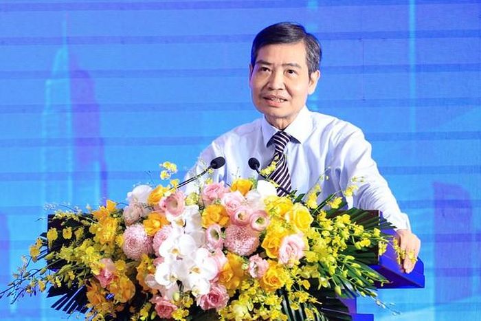 Thứ trưởng Bộ Tài chính Tạ Anh Tuấn trả lời câu hỏi của đại biểu (Ảnh: VGP).