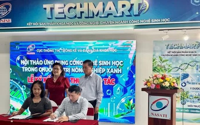 Tại Techmart cũng diễn ra lễ ký kết biên bản ghi nhớ giữa Công ty cổ phần công nghệ vi sinh và môi trường và HTX Nông nghiệp hữu cơ Việt Hùng.